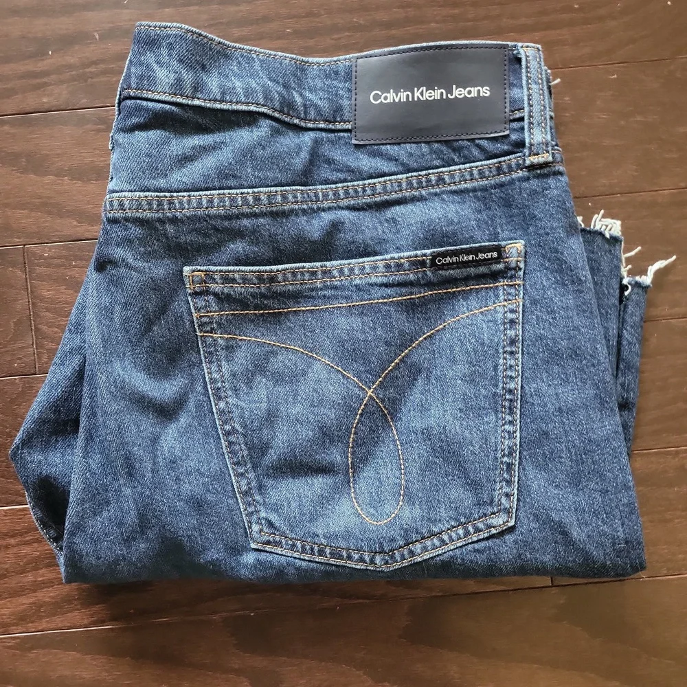 Calvin Klein Jeans Shorts - Picture 3 of 6